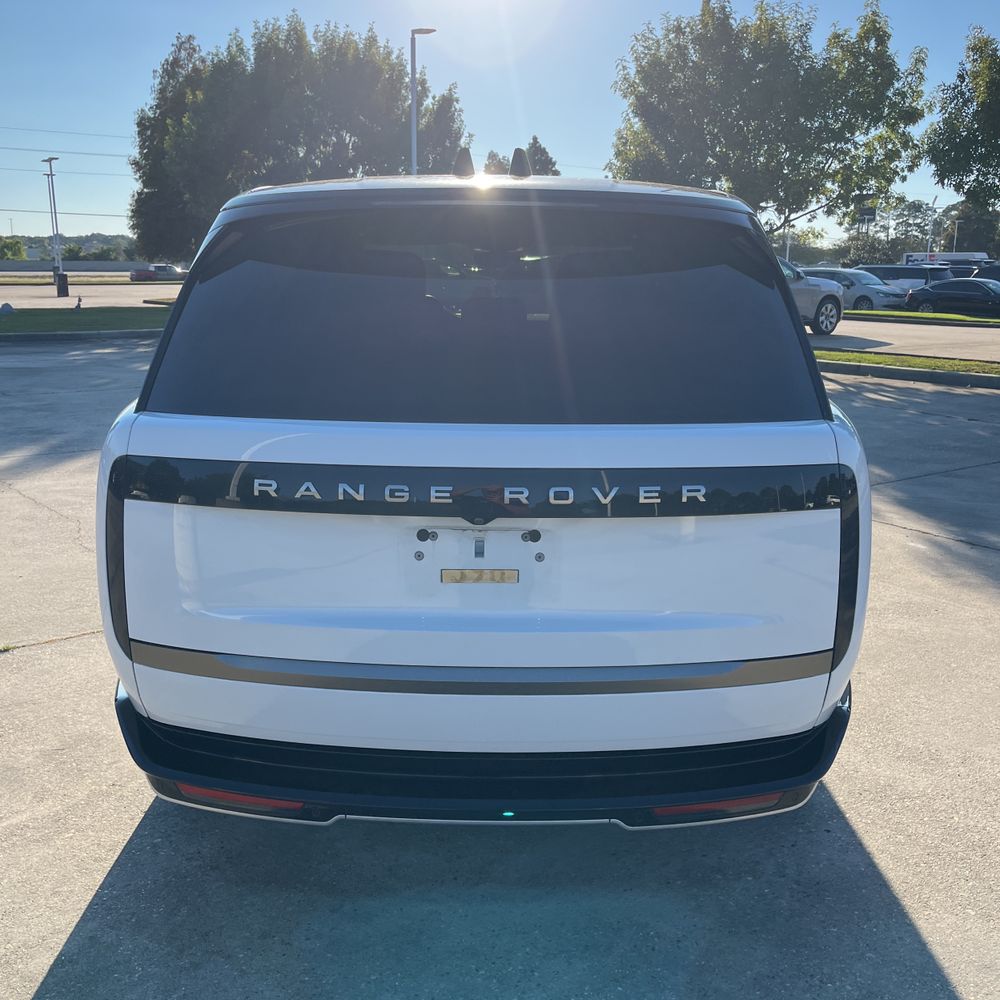 2024 Land Rover Range Rover SE P400