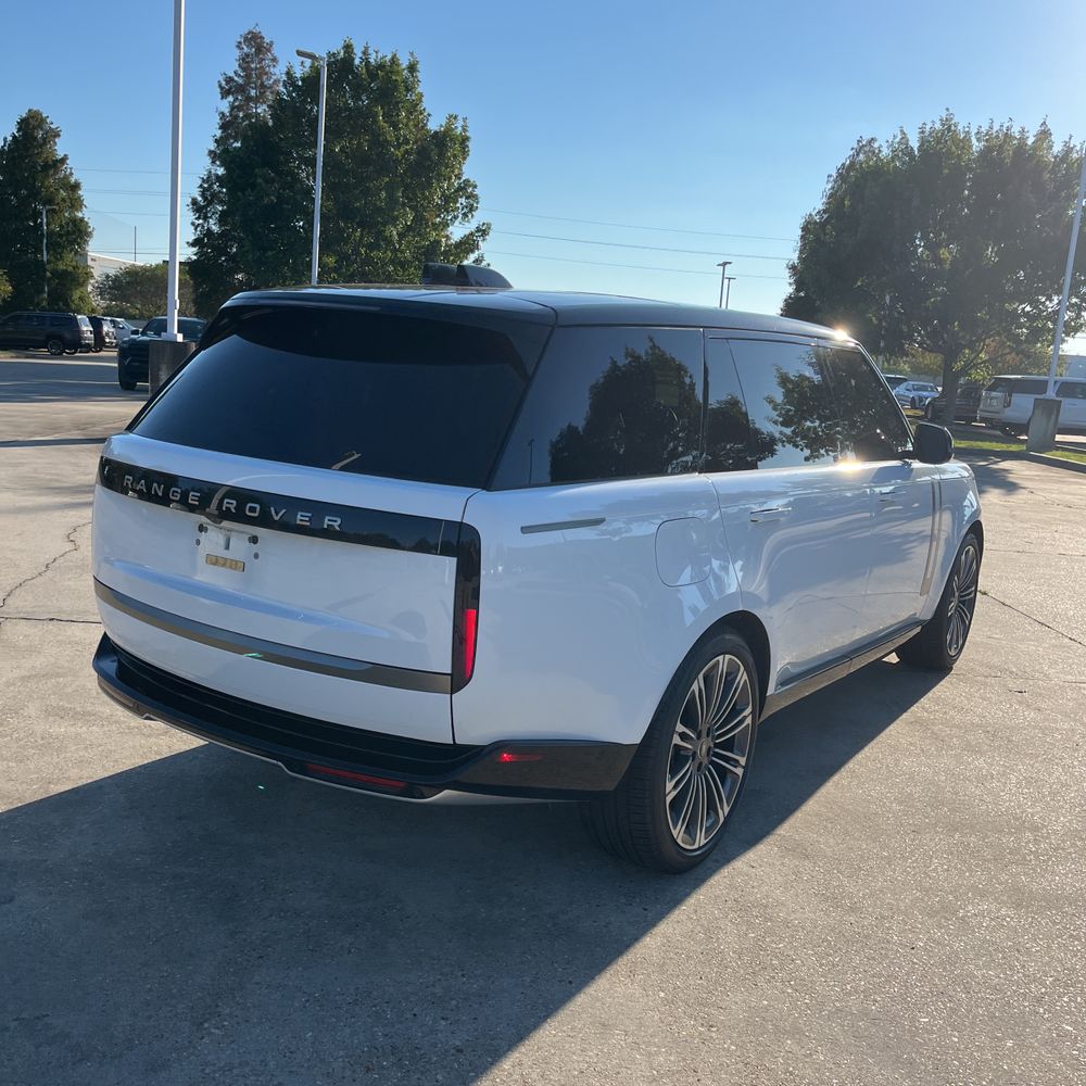 2024 Land Rover Range Rover SE P400