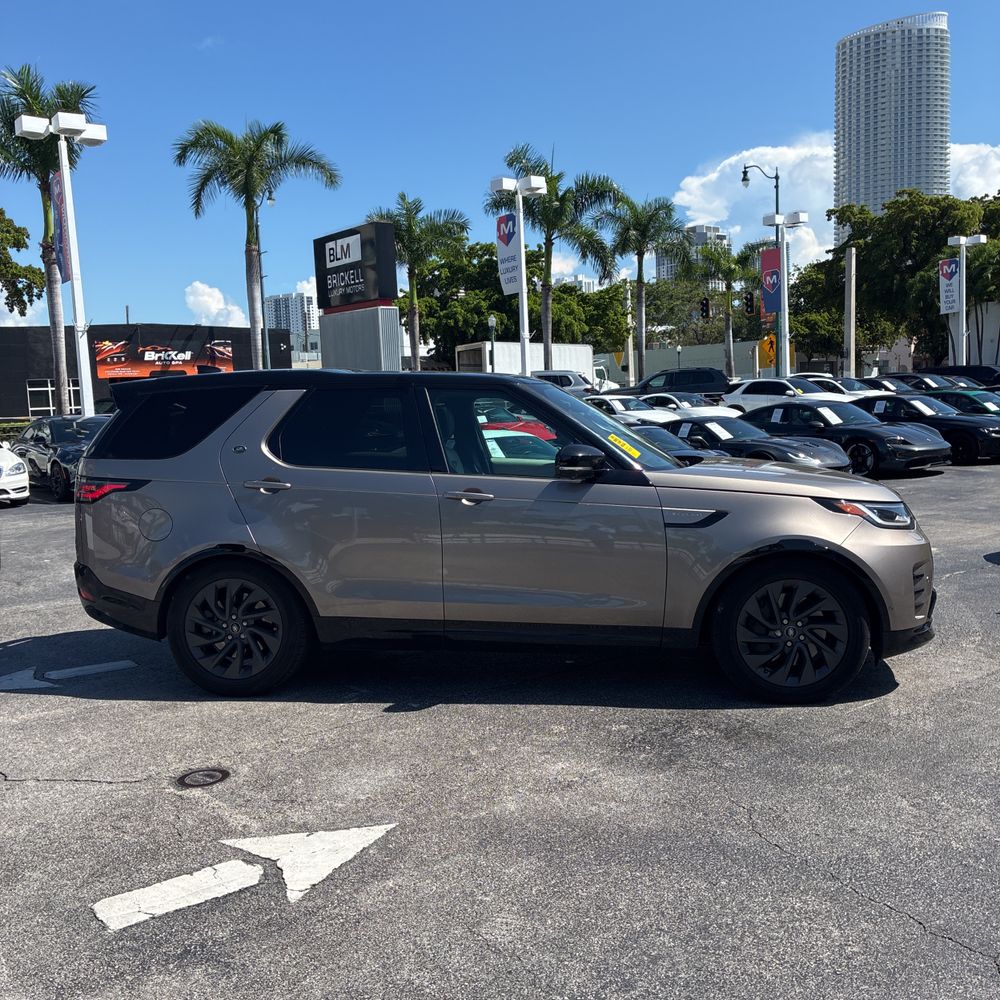 2023 Land Rover Discovery P360 R-Dynamic S