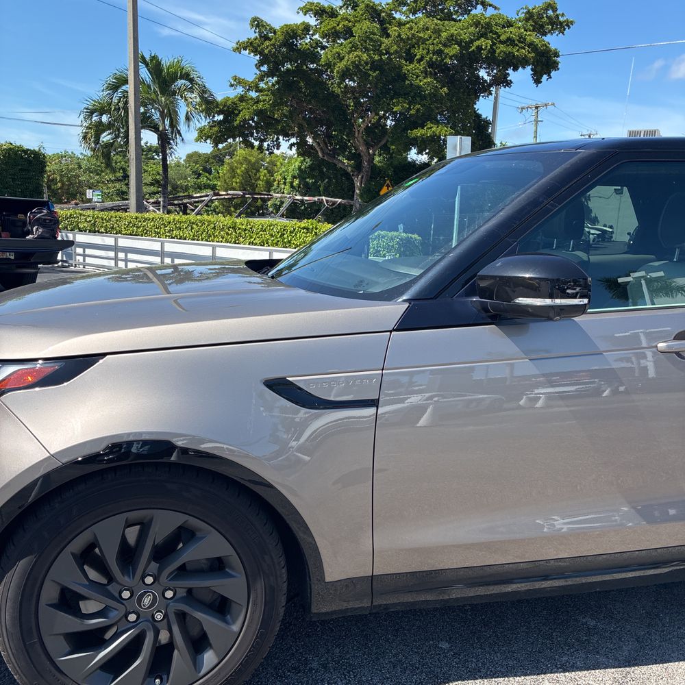 2023 Land Rover Discovery P360 R-Dynamic S