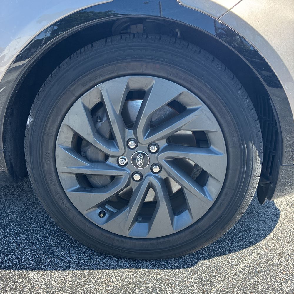 2023 Land Rover Discovery P360 R-Dynamic S