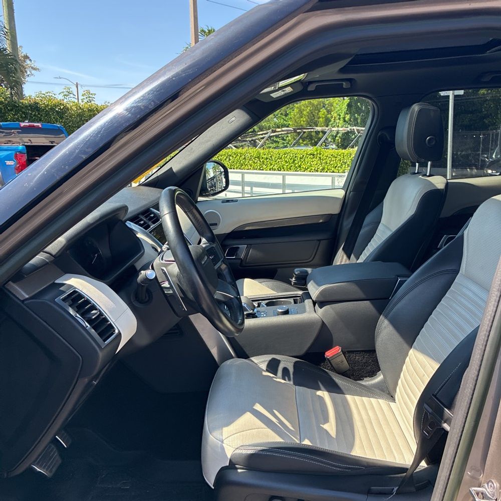 2023 Land Rover Discovery P360 R-Dynamic S