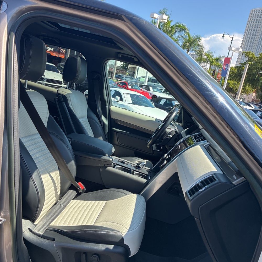 2023 Land Rover Discovery P360 R-Dynamic S