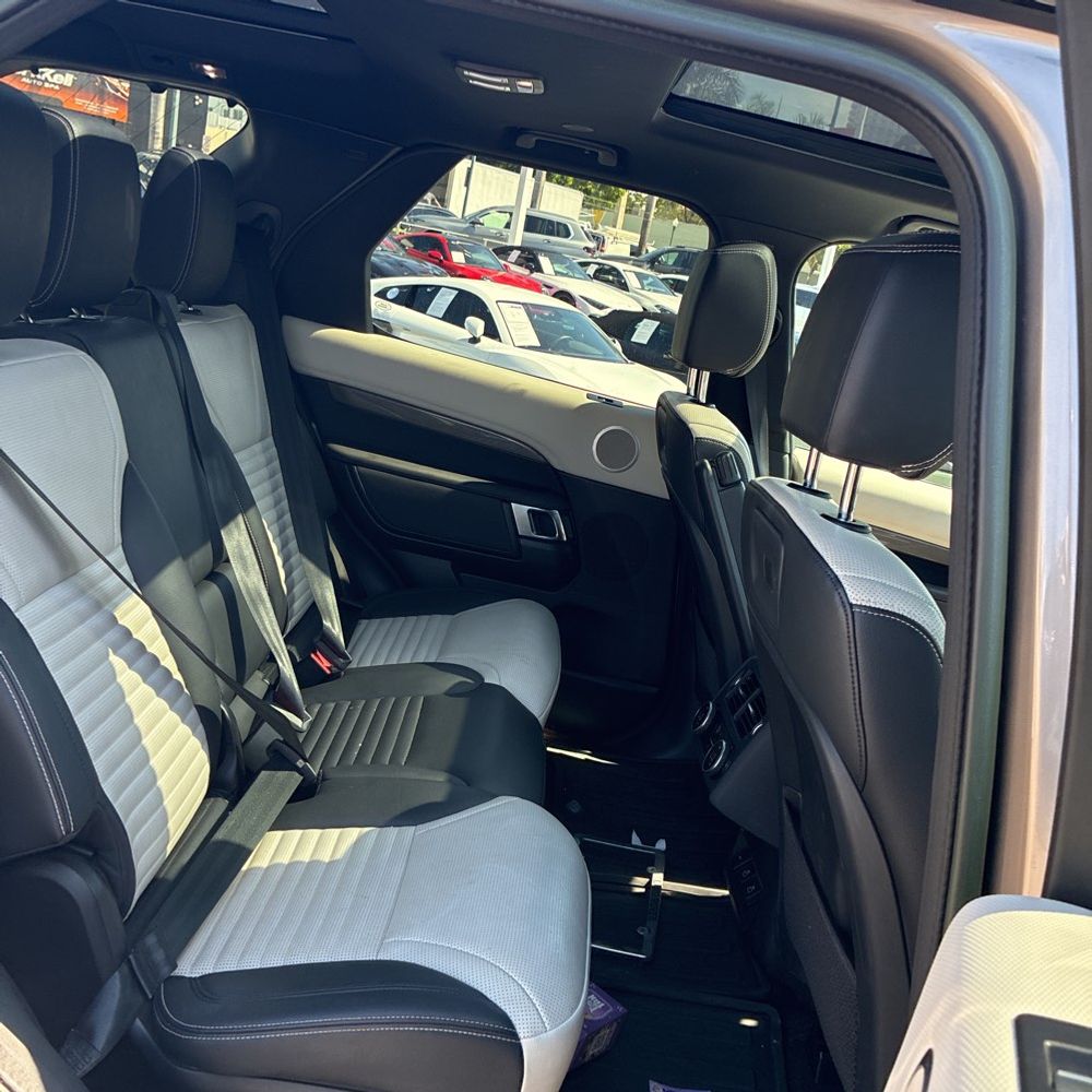 2023 Land Rover Discovery P360 R-Dynamic S
