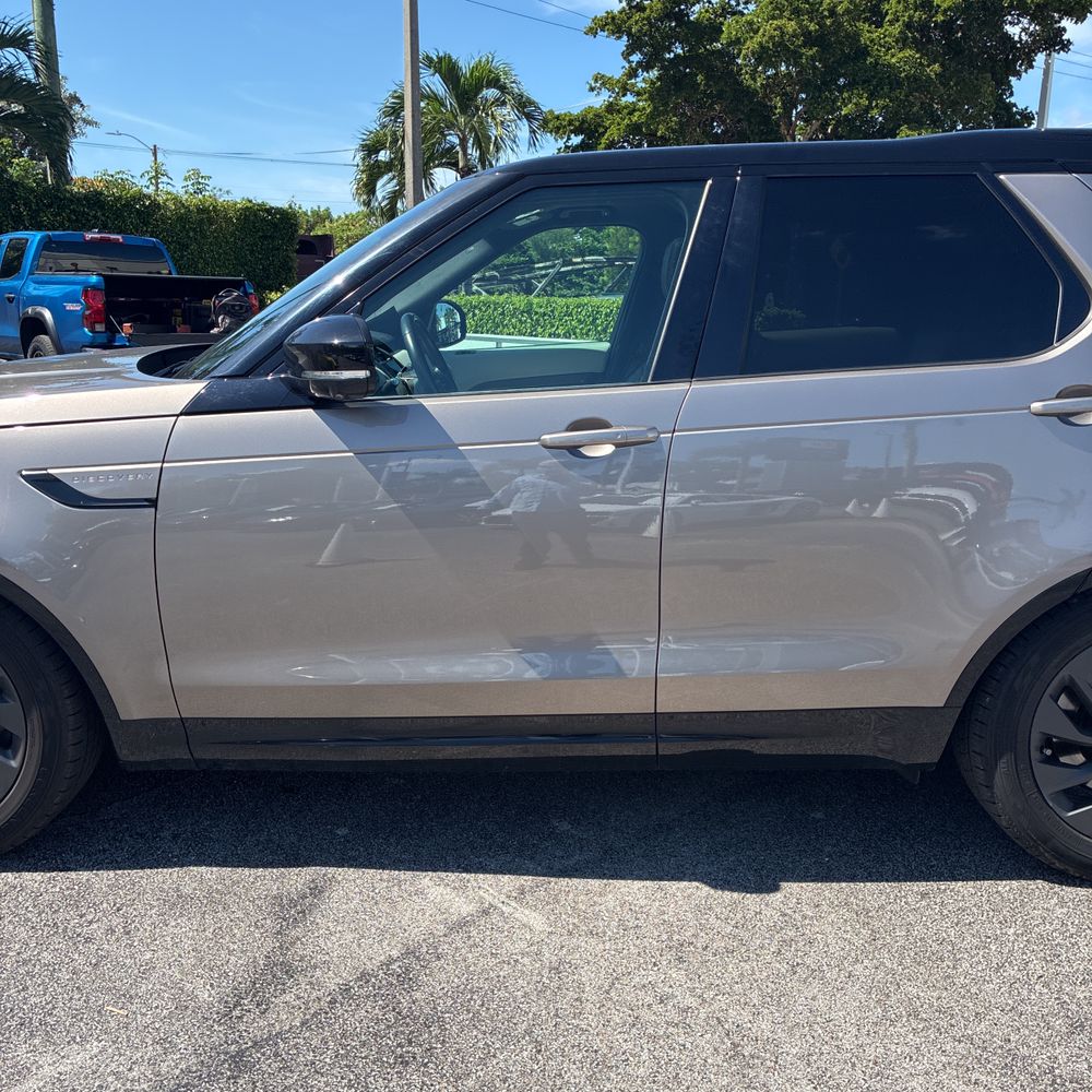 2023 Land Rover Discovery P360 R-Dynamic S