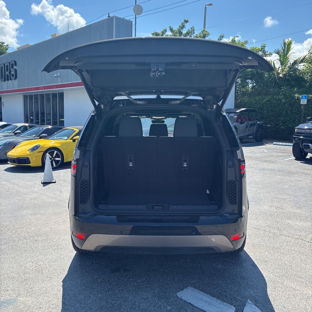 2023 Land Rover Discovery P360 R-Dynamic S