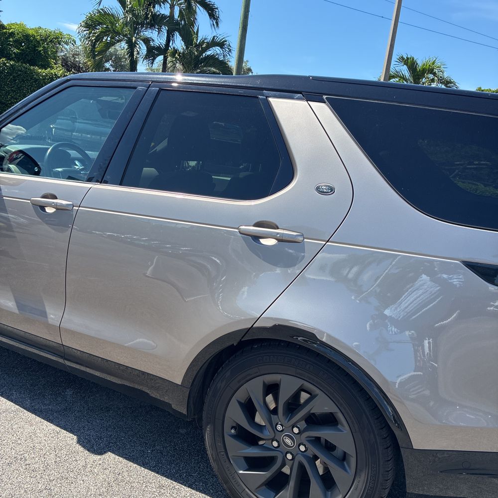2023 Land Rover Discovery P360 R-Dynamic S