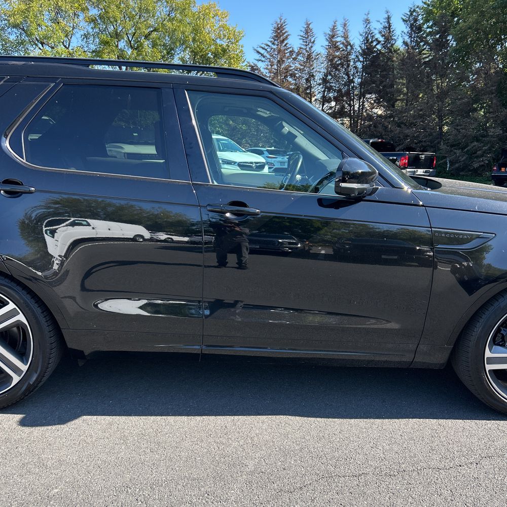 2023 Land Rover Discovery P360 Metropolitan Ed