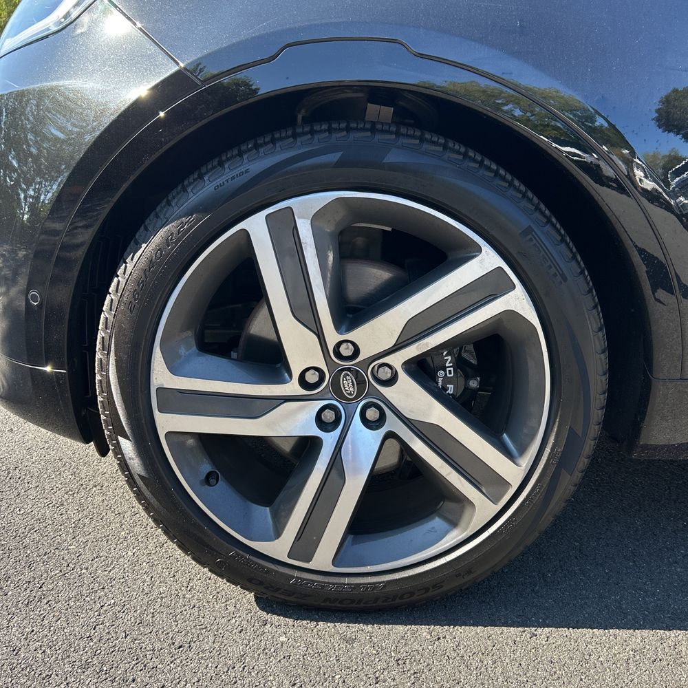 2023 Land Rover Discovery P360 Metropolitan Ed