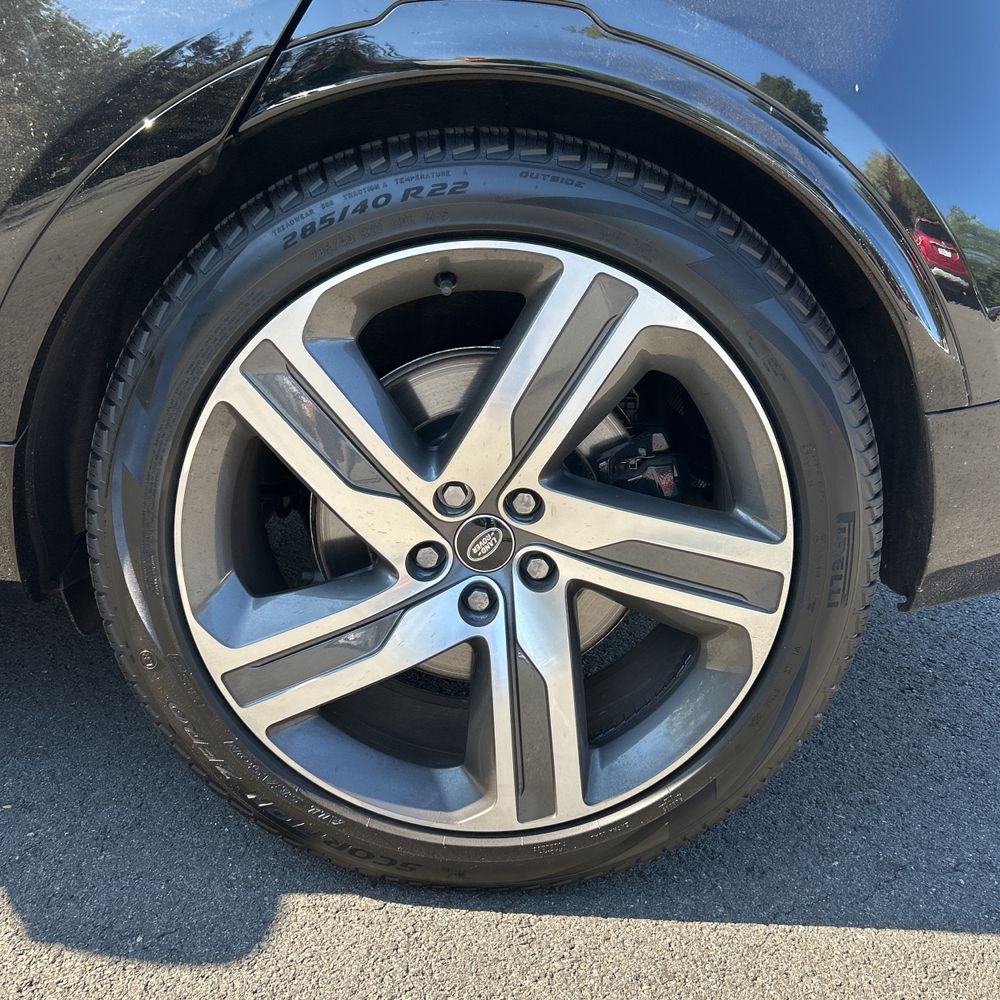 2023 Land Rover Discovery P360 Metropolitan Ed