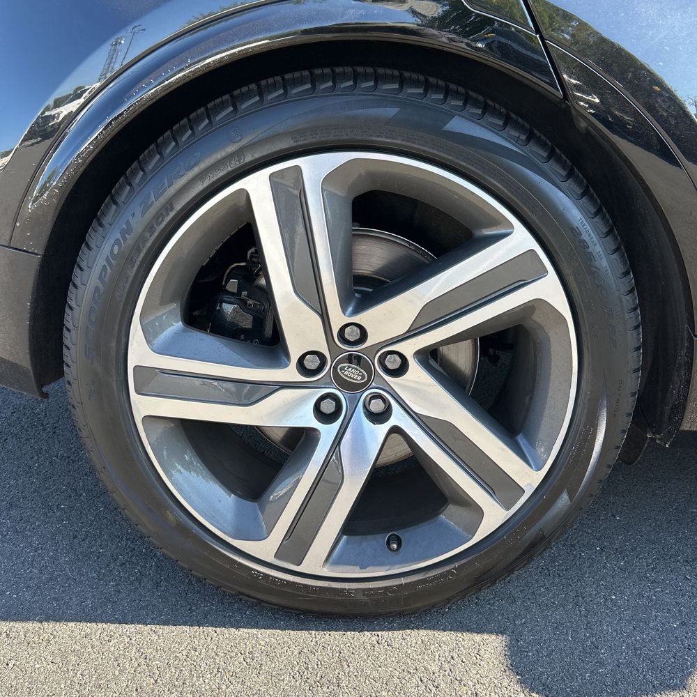 2023 Land Rover Discovery P360 Metropolitan Ed