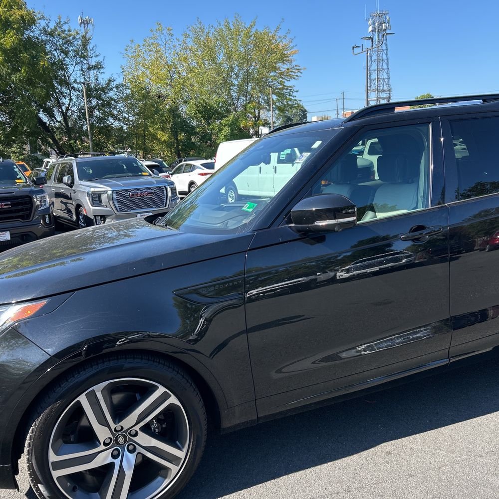 2023 Land Rover Discovery P360 Metropolitan Ed