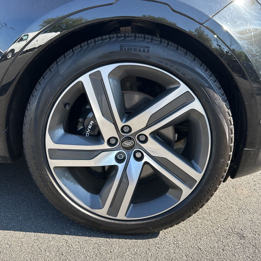 2023 Land Rover Discovery P360 Metropolitan Ed