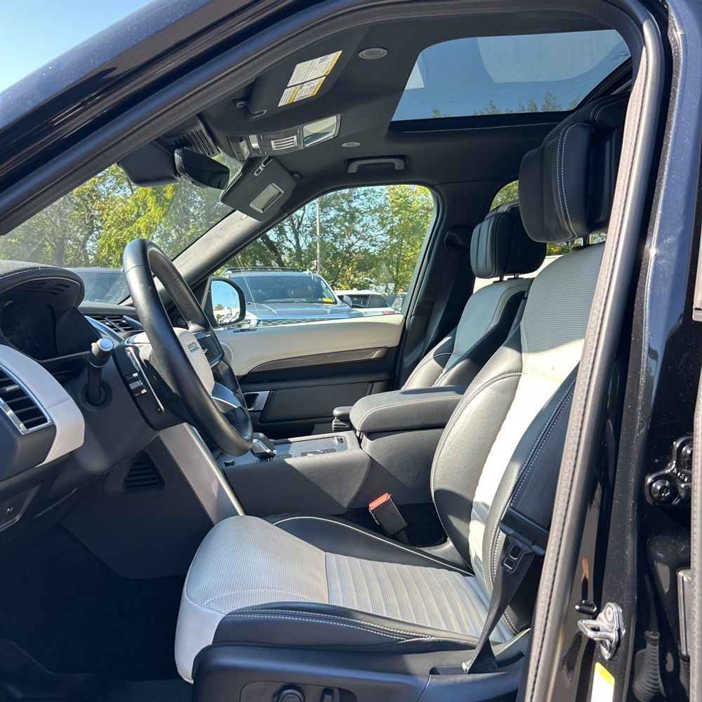 2023 Land Rover Discovery P360 Metropolitan Ed