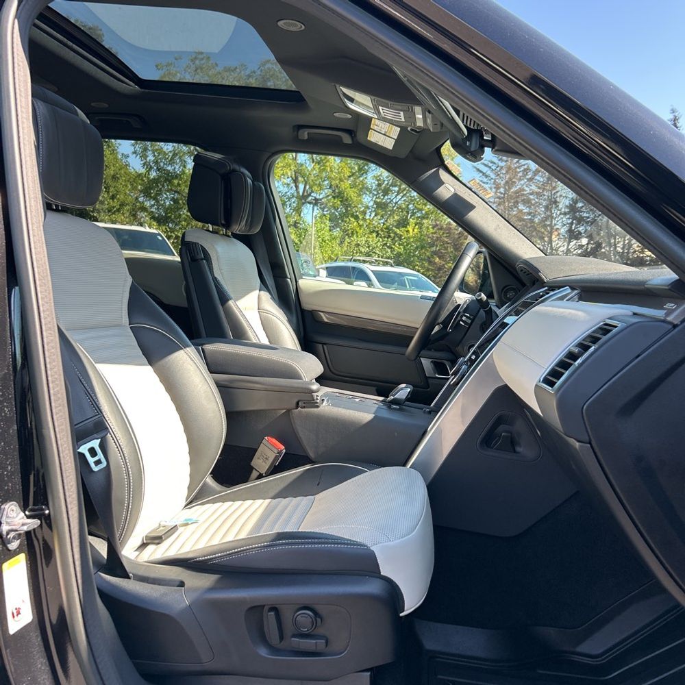 2023 Land Rover Discovery P360 Metropolitan Ed