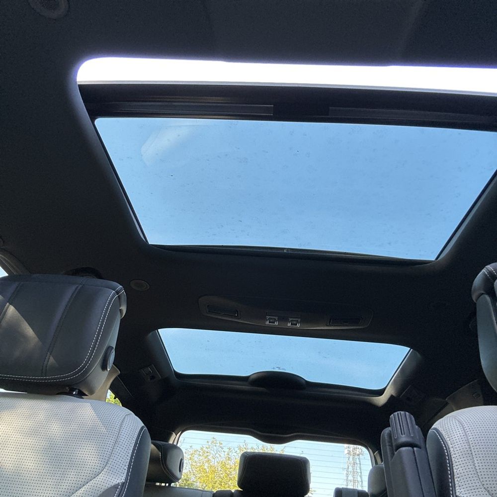 2023 Land Rover Discovery P360 Metropolitan Ed