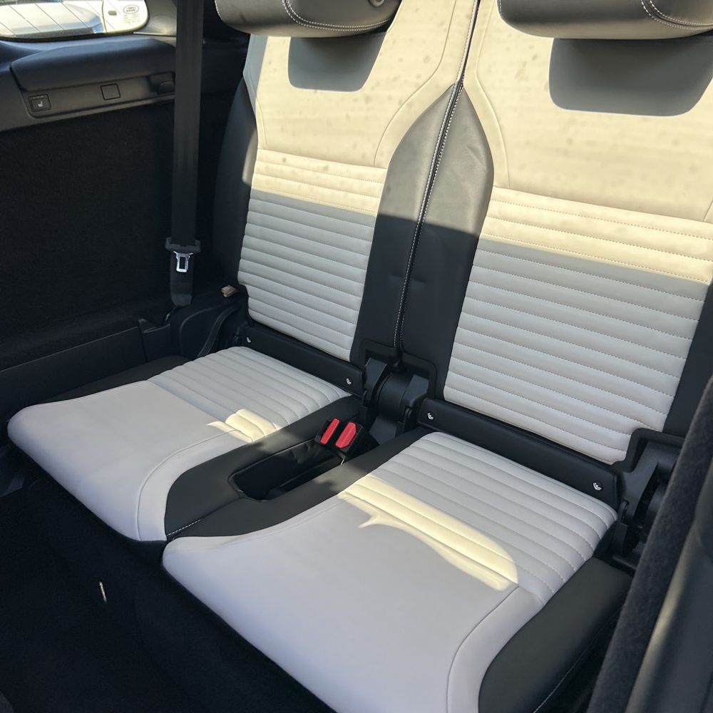 2023 Land Rover Discovery P360 Metropolitan Ed