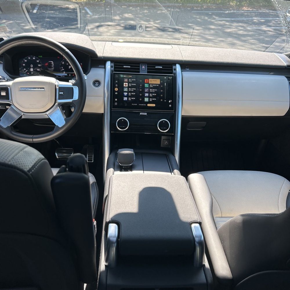 2023 Land Rover Discovery P360 Metropolitan Ed