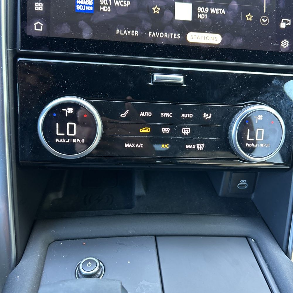2023 Land Rover Discovery P360 Metropolitan Ed