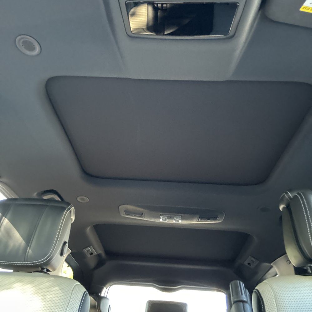 2023 Land Rover Discovery P360 Metropolitan Ed