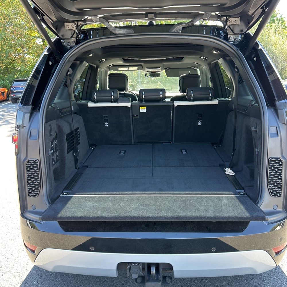 2023 Land Rover Discovery P360 Metropolitan Ed