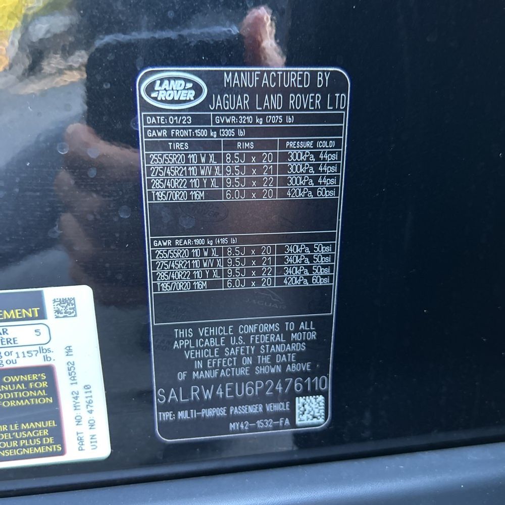2023 Land Rover Discovery P360 Metropolitan Ed