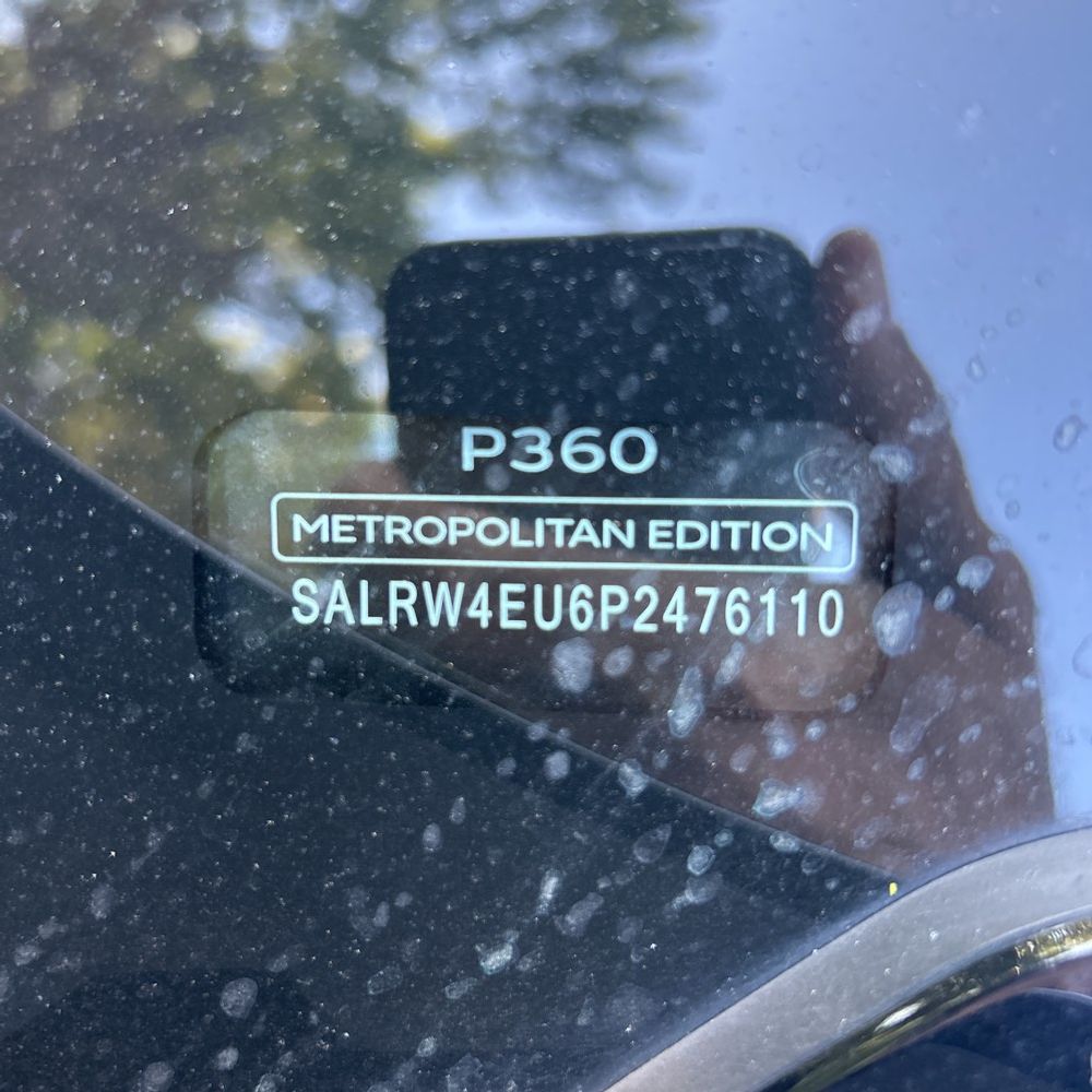 2023 Land Rover Discovery P360 Metropolitan Ed