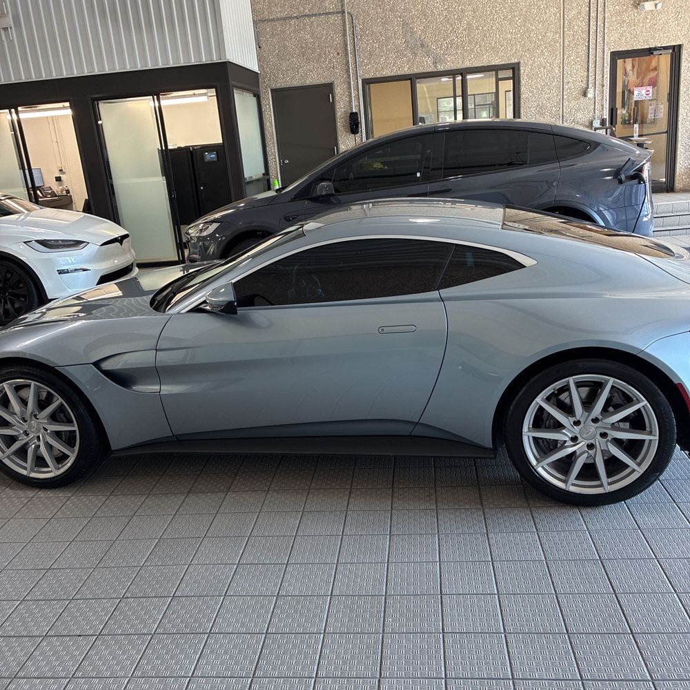 2020 Aston Martin Vantage Base