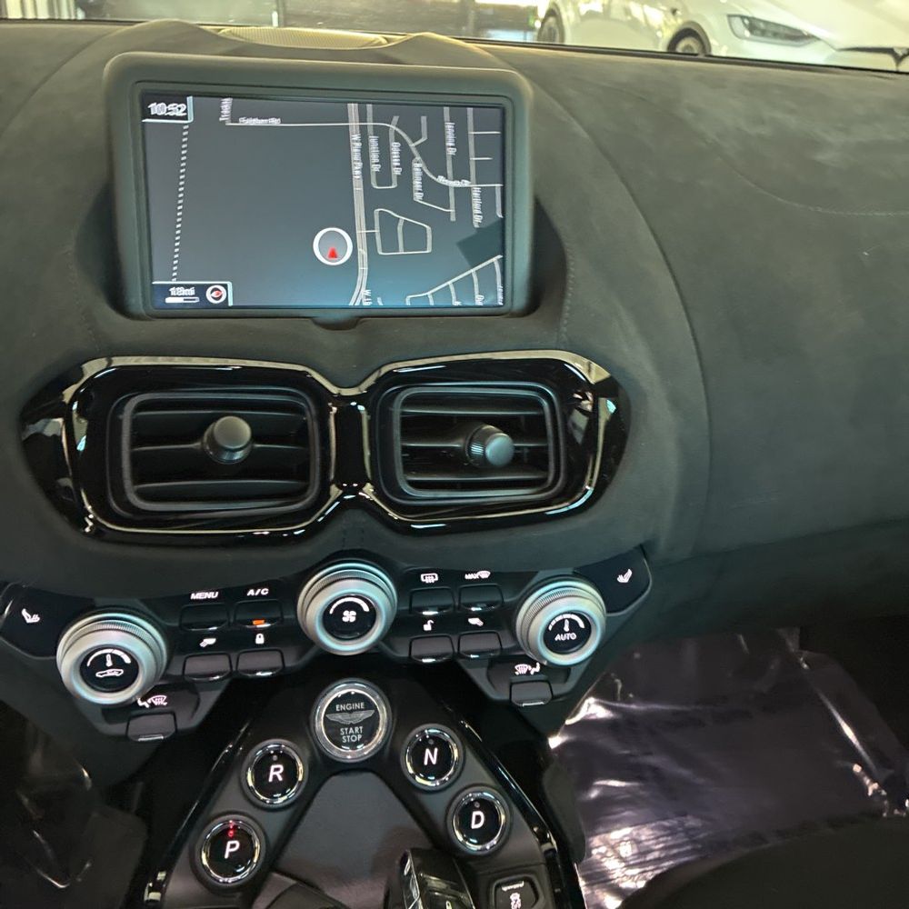 2020 Aston Martin Vantage Base