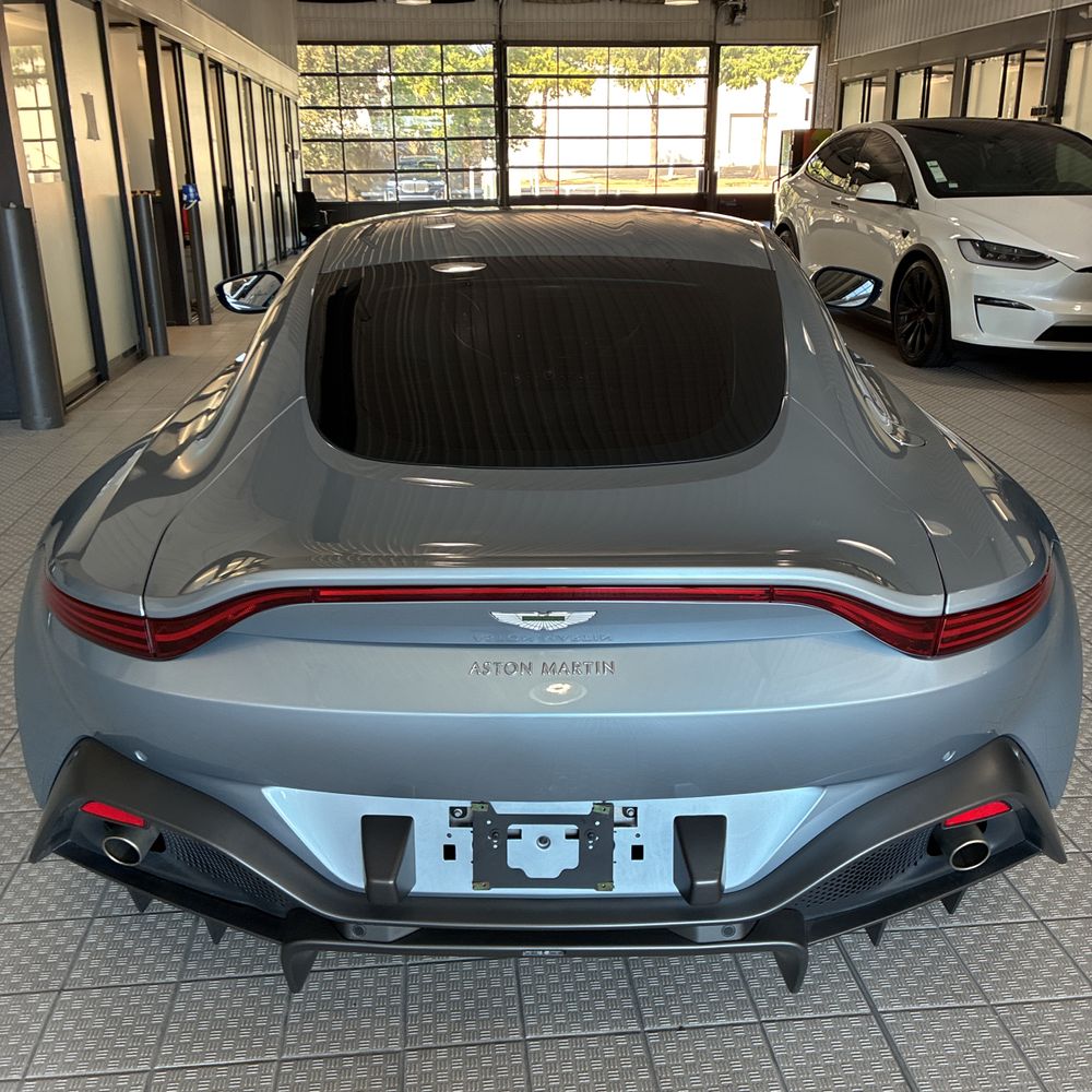 2020 Aston Martin Vantage Base