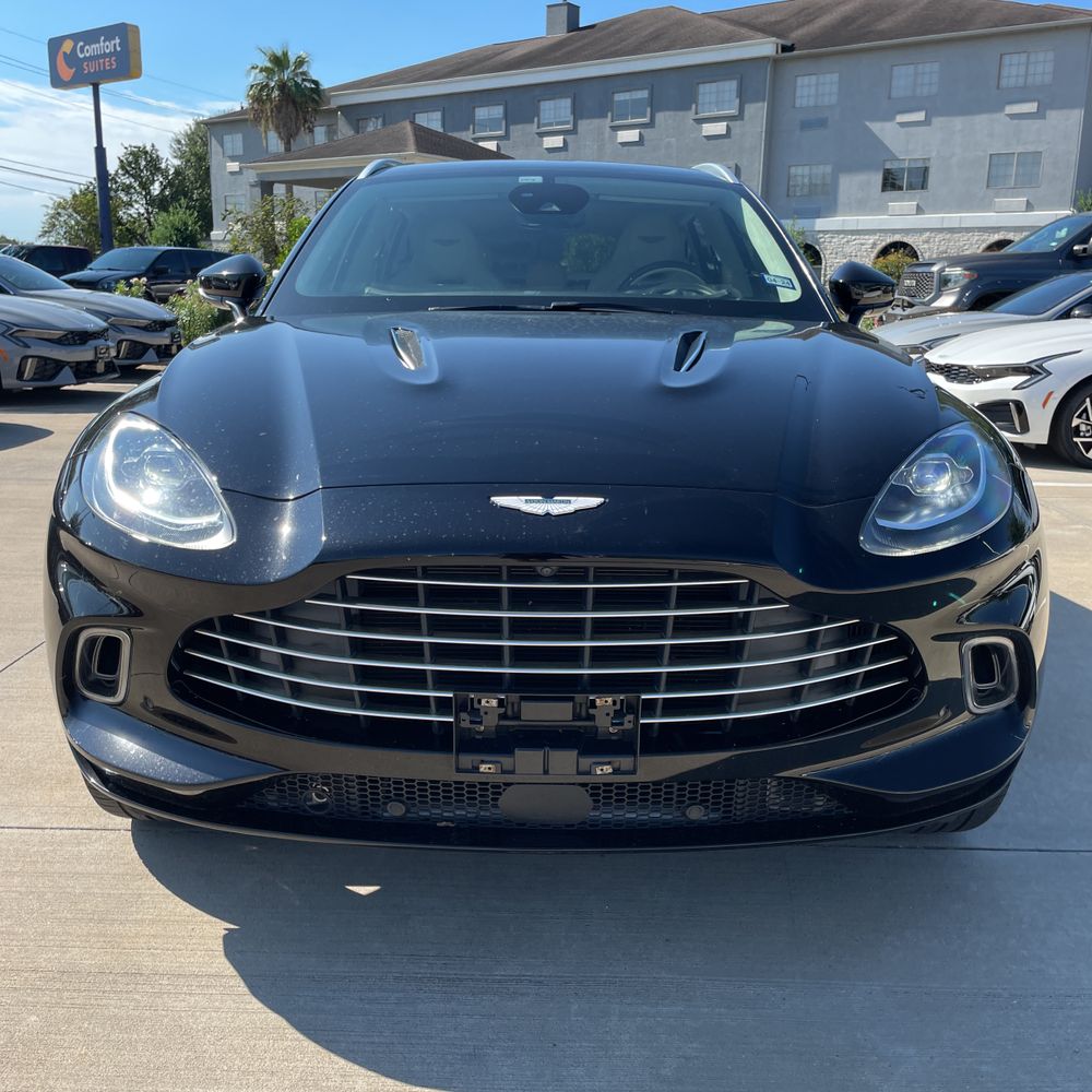 2021 Aston Martin DBX Base