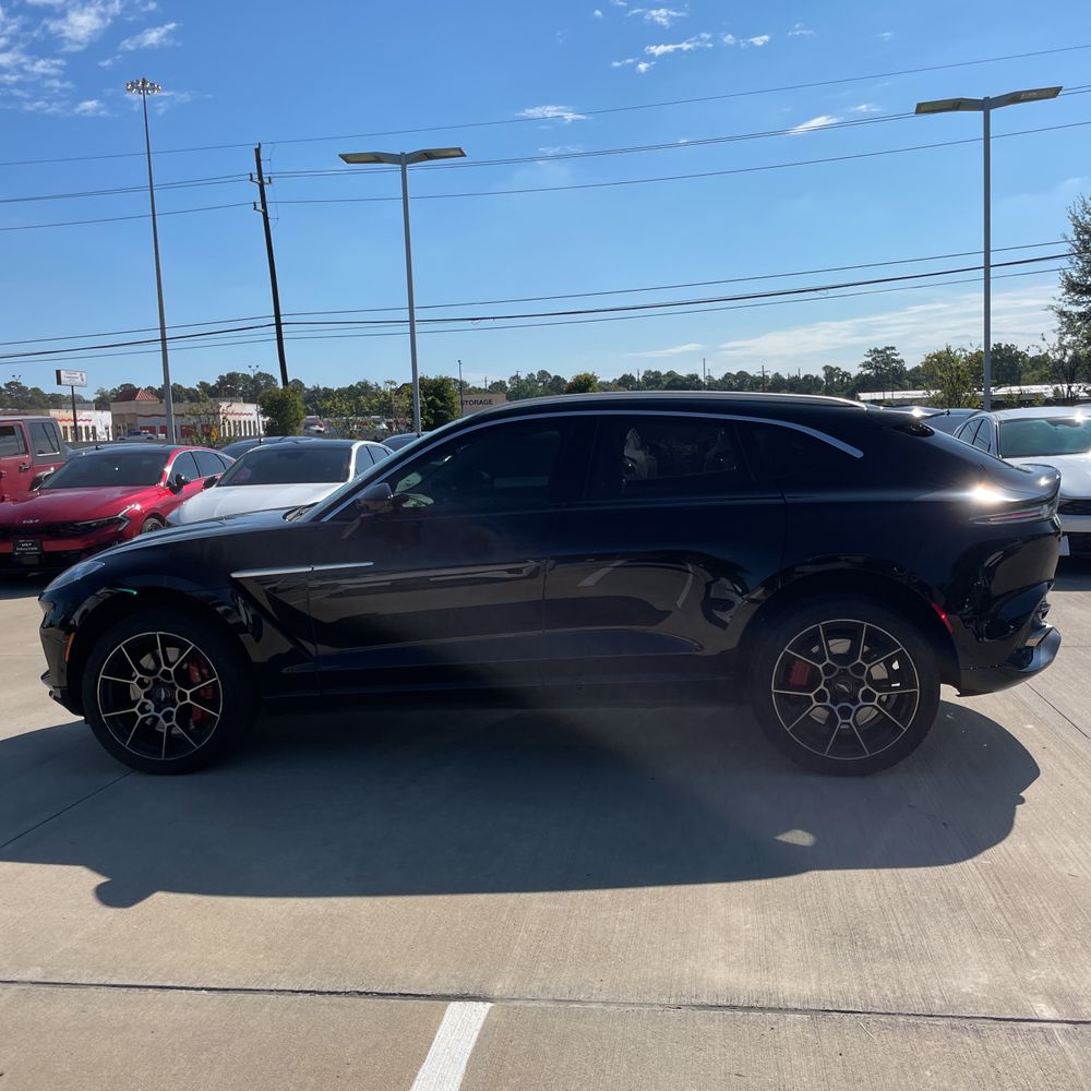 2021 Aston Martin DBX Base