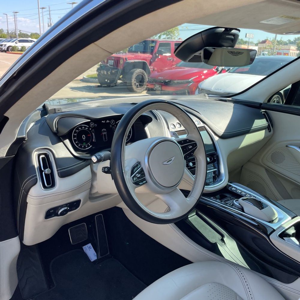 2021 Aston Martin DBX Base