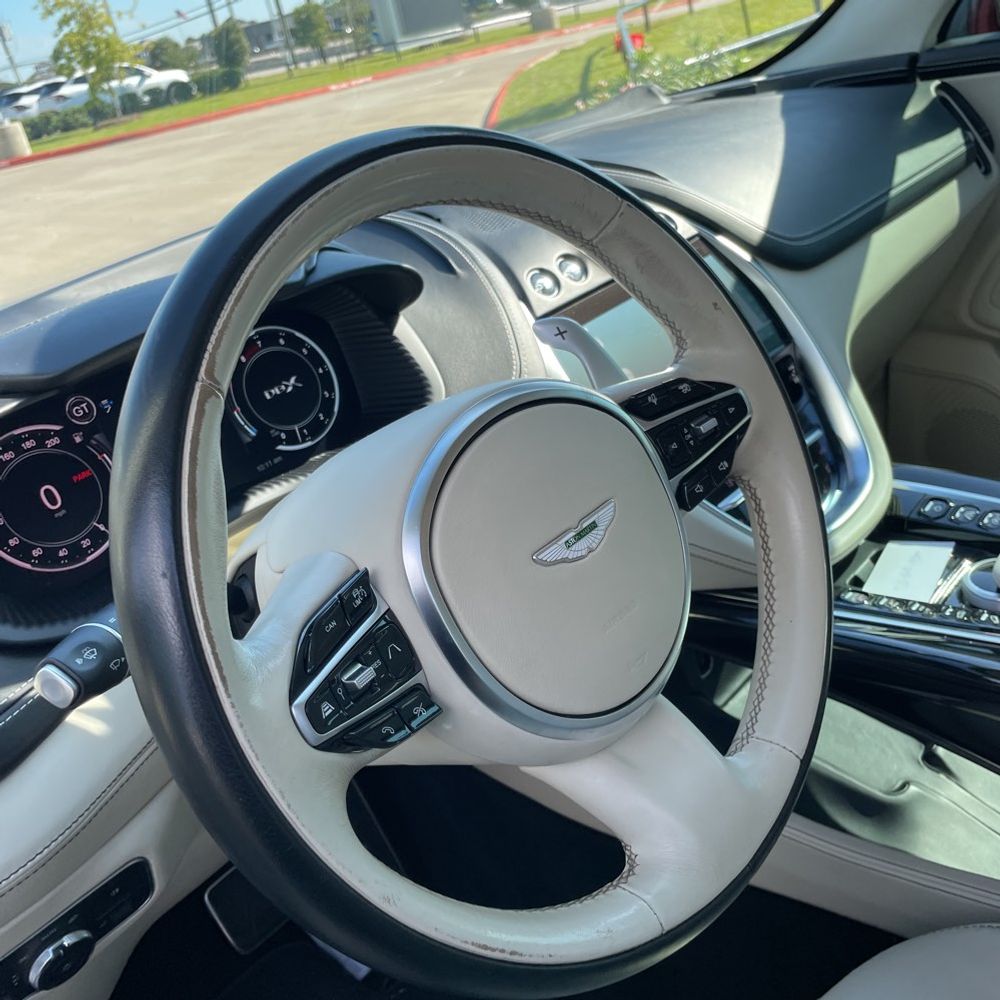 2021 Aston Martin DBX Base