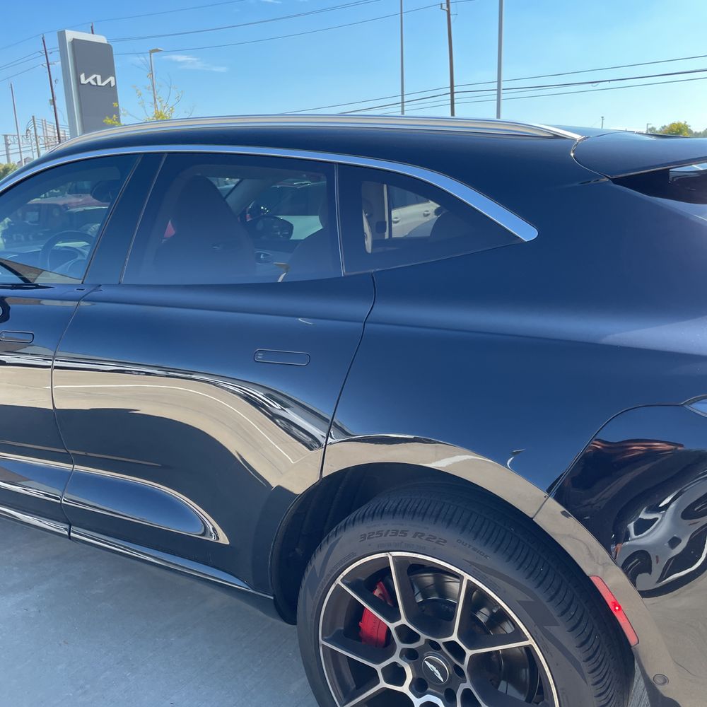 2021 Aston Martin DBX Base