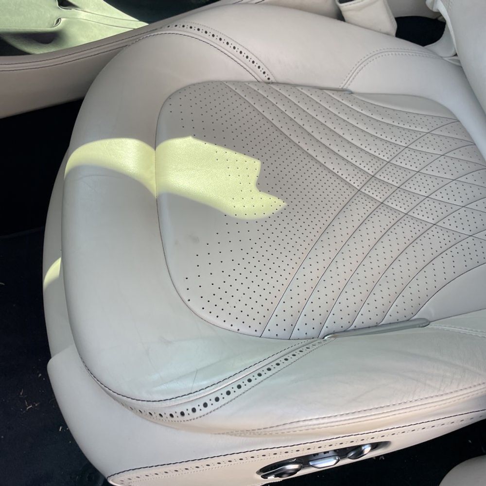 2021 Aston Martin DBX Base