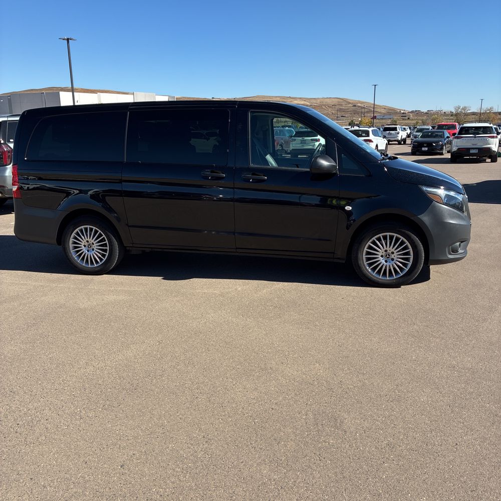 2023 Mercedes-Benz Metris Passenger