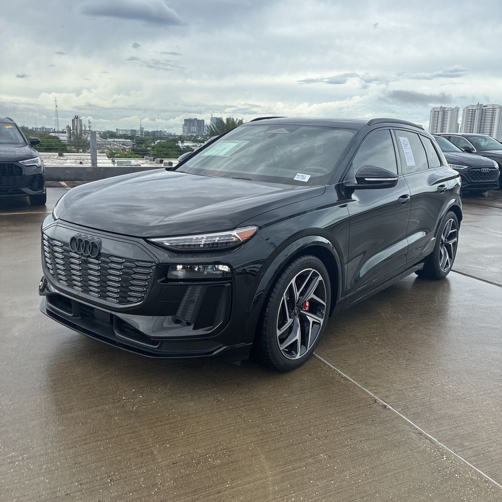 2025 Audi SQ6 e-tron Premium Plus