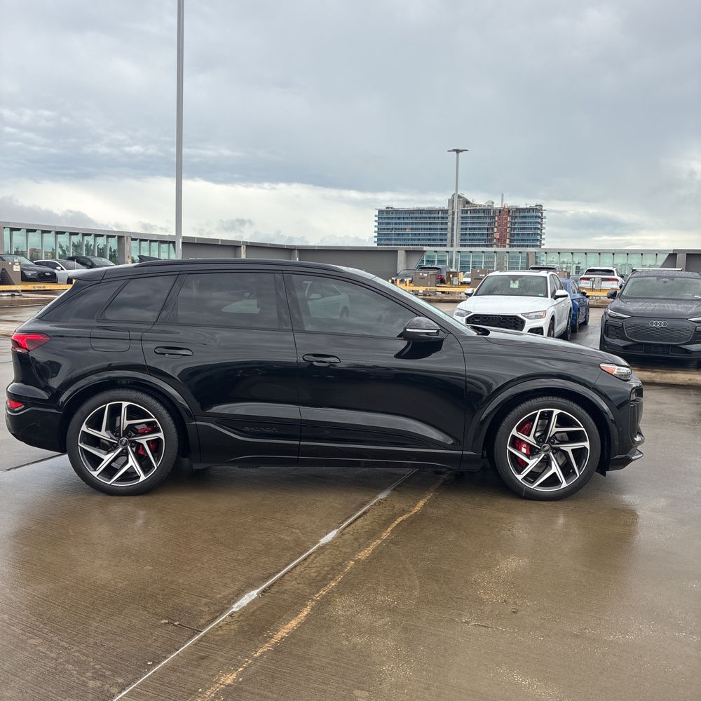 2025 Audi SQ6 e-tron Premium Plus