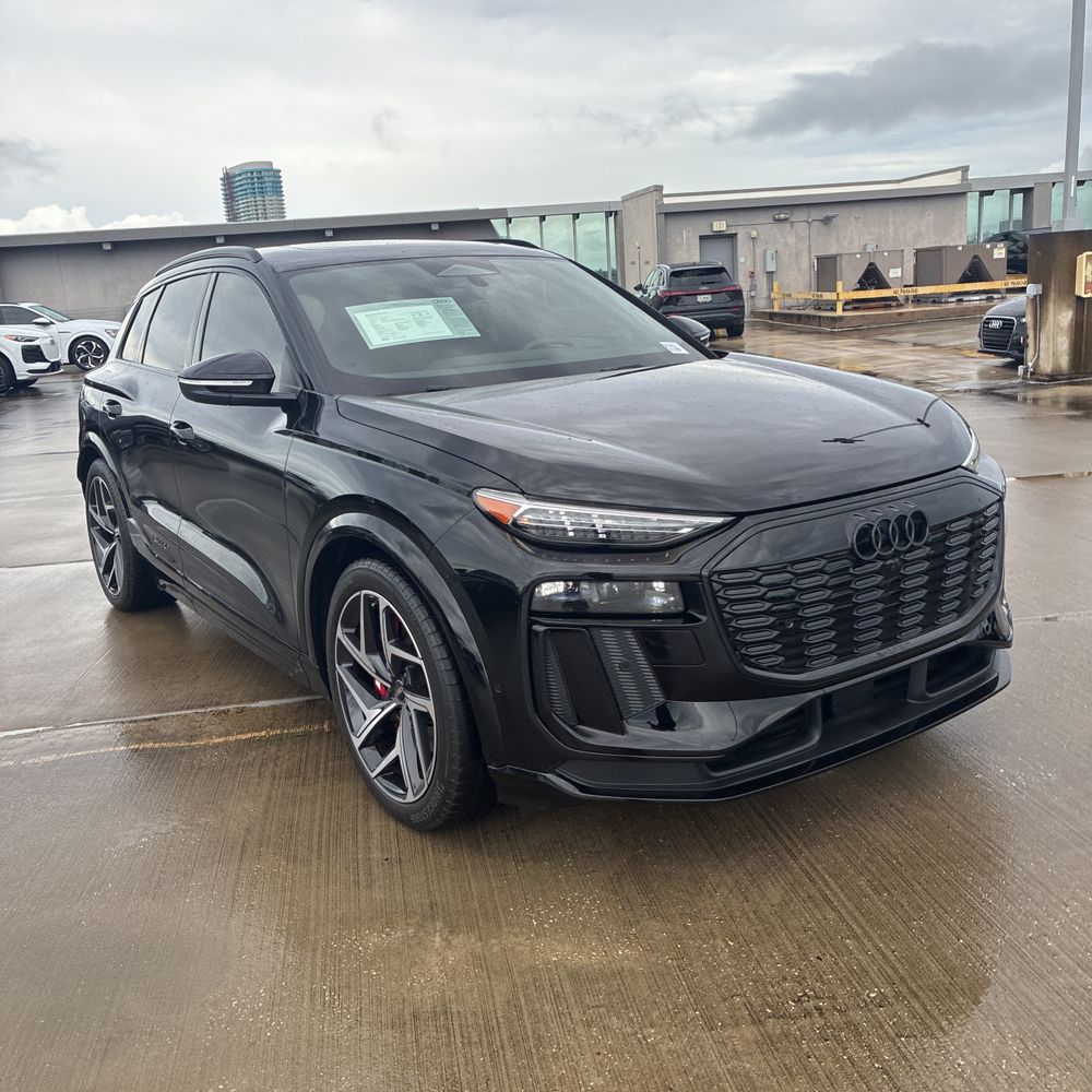 2025 Audi SQ6 e-tron Premium Plus
