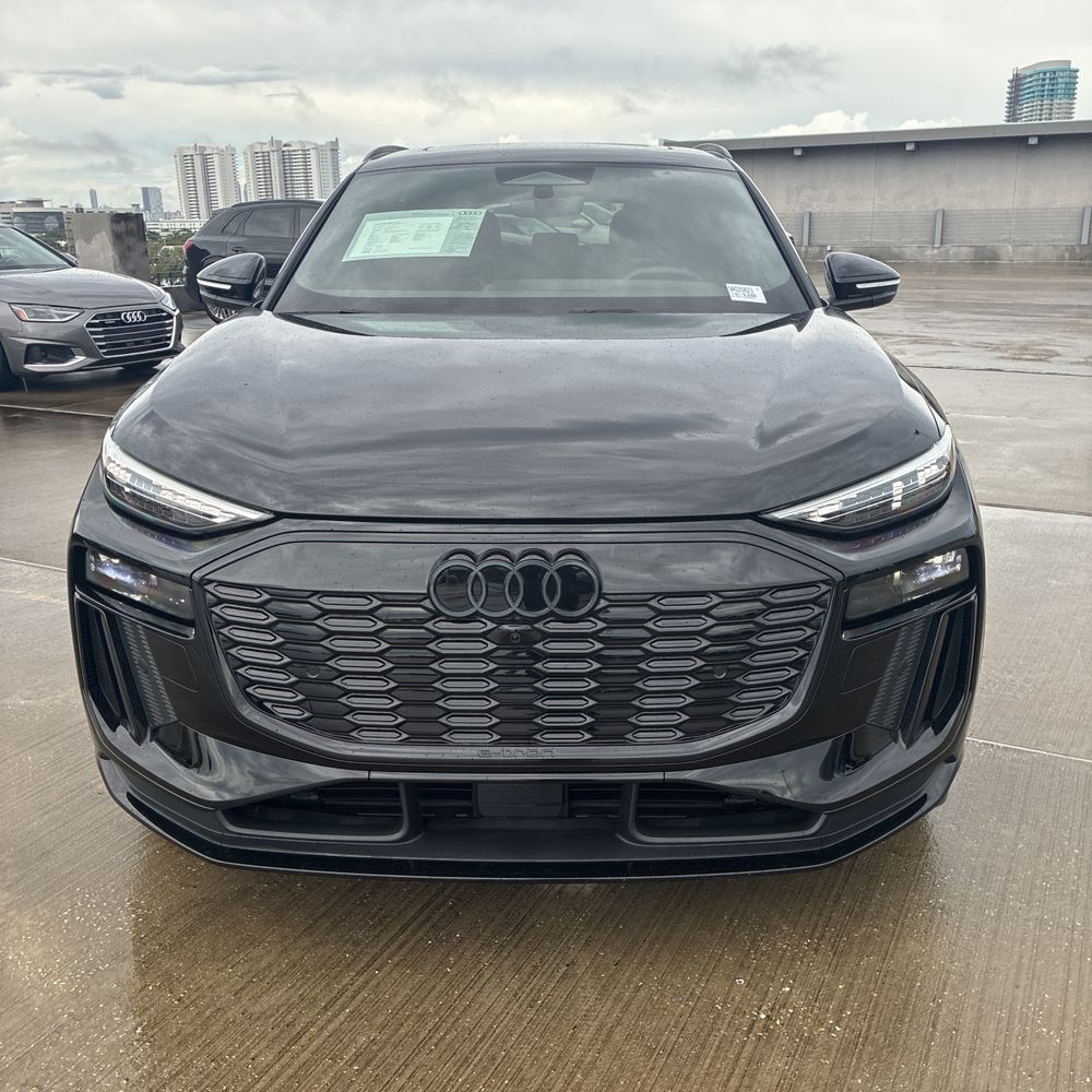 2025 Audi SQ6 e-tron Premium Plus