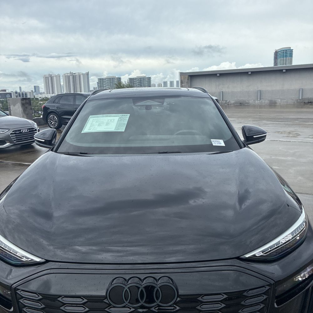 2025 Audi SQ6 e-tron Premium Plus