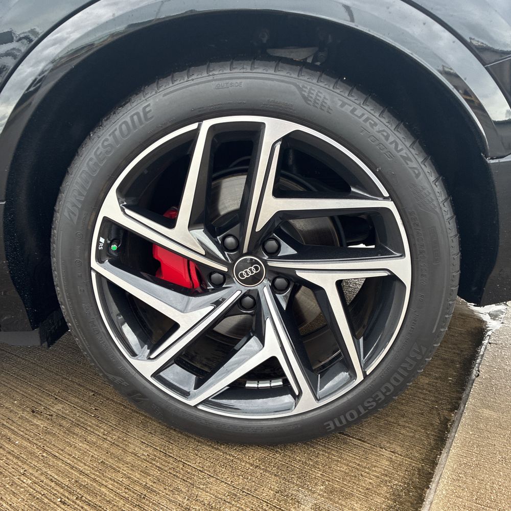 2025 Audi SQ6 e-tron Premium Plus