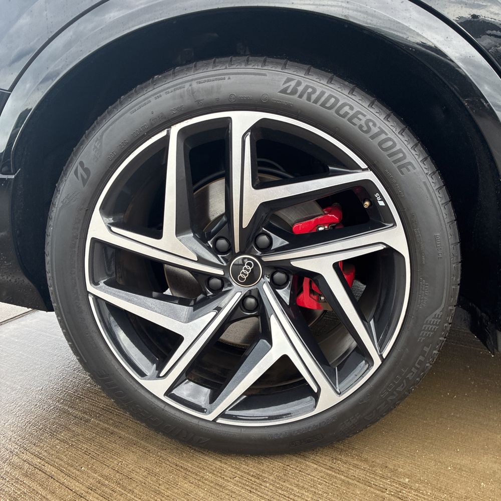 2025 Audi SQ6 e-tron Premium Plus