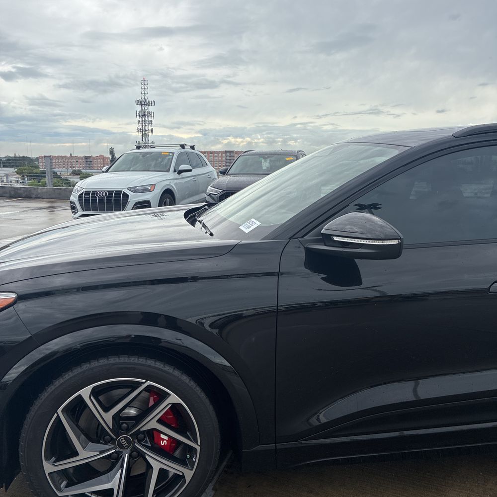 2025 Audi SQ6 e-tron Premium Plus