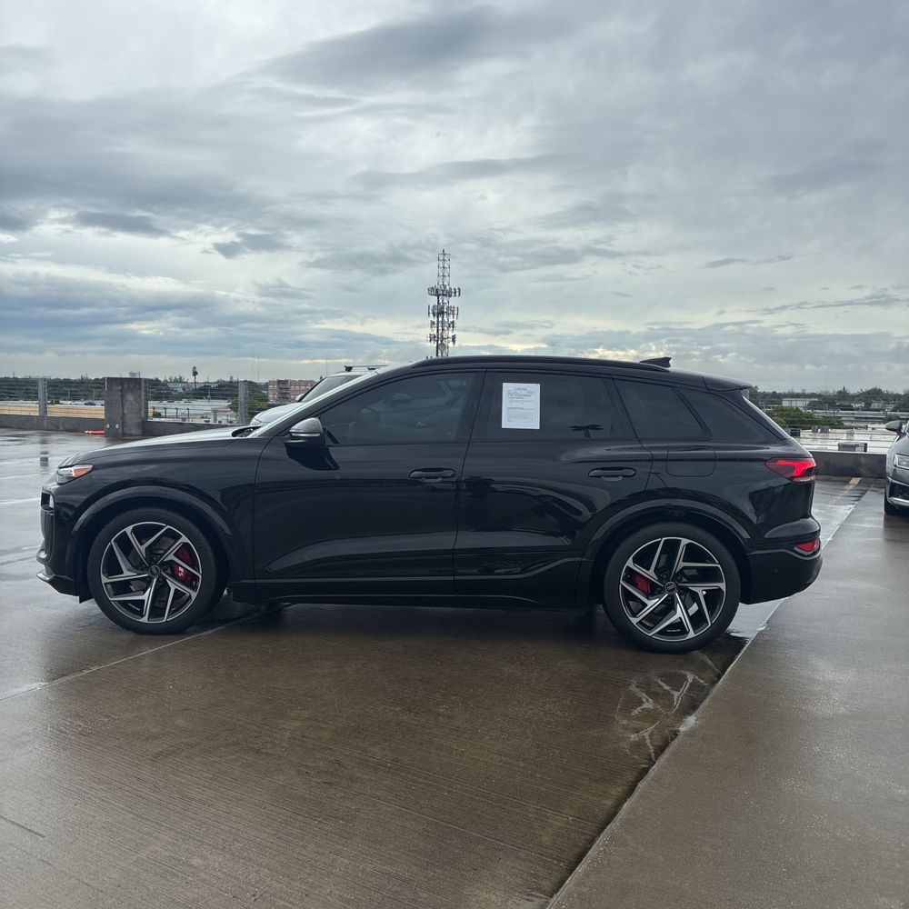 2025 Audi SQ6 e-tron Premium Plus