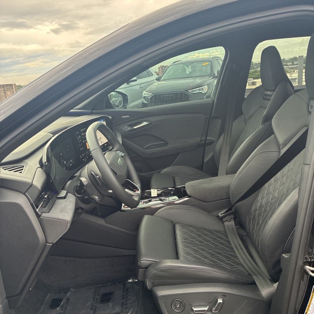2025 Audi SQ6 e-tron Premium Plus