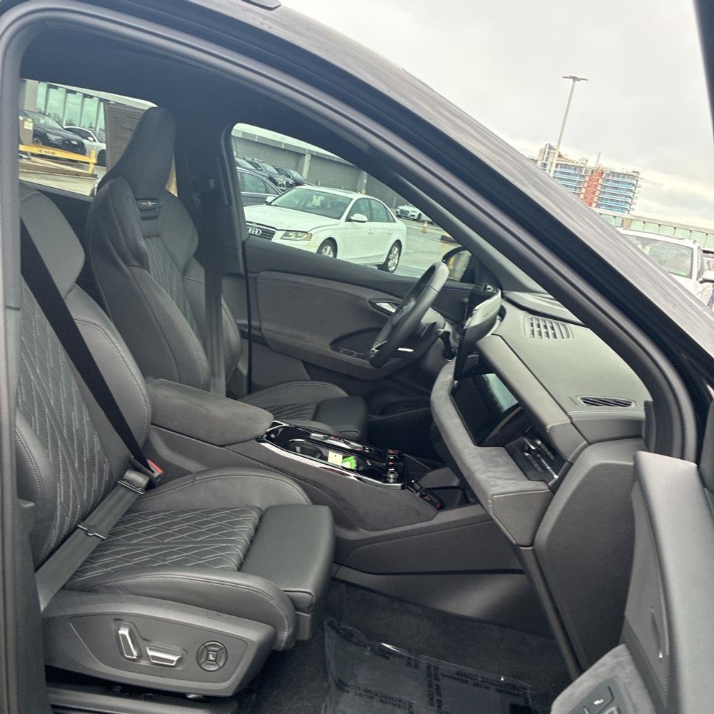 2025 Audi SQ6 e-tron Premium Plus