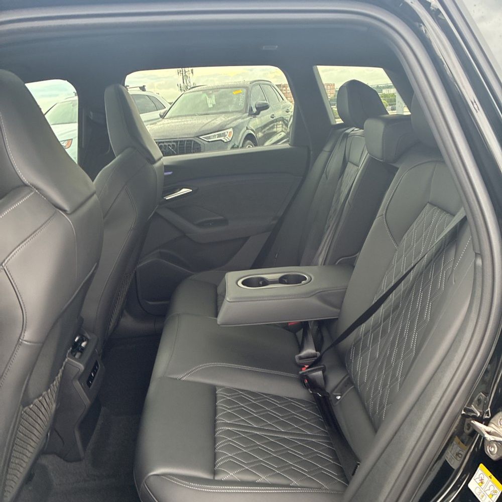 2025 Audi SQ6 e-tron Premium Plus