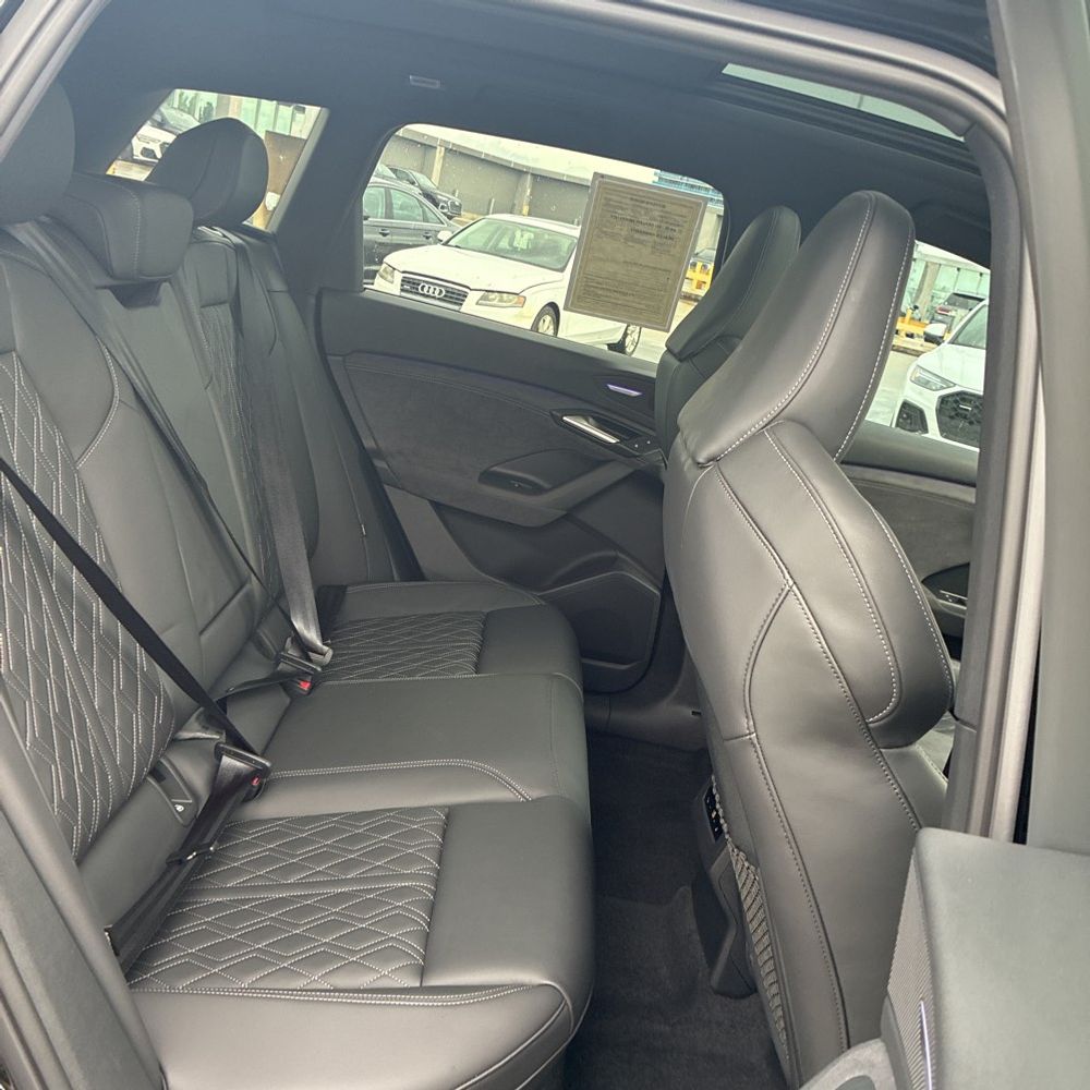 2025 Audi SQ6 e-tron Premium Plus
